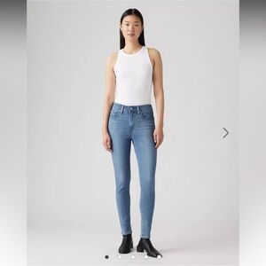 Levi’s Light Wash High Rise Skinny Jeans